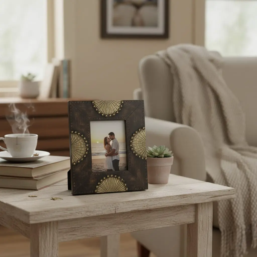 P22 Handmade Indian Distressed Wood Picture Frame with Brass Fan-Shell Motifs Photo Frame - 3 Sizes (4 * 6inch)